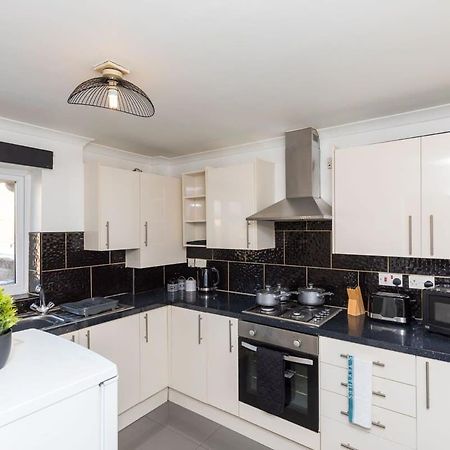 19A The Broadwalk - Cozy 1Br In The Heart Of Crawley Near Gatwick Airport Great For Contractors And Flight Crew Students Villa Ngoại thất bức ảnh