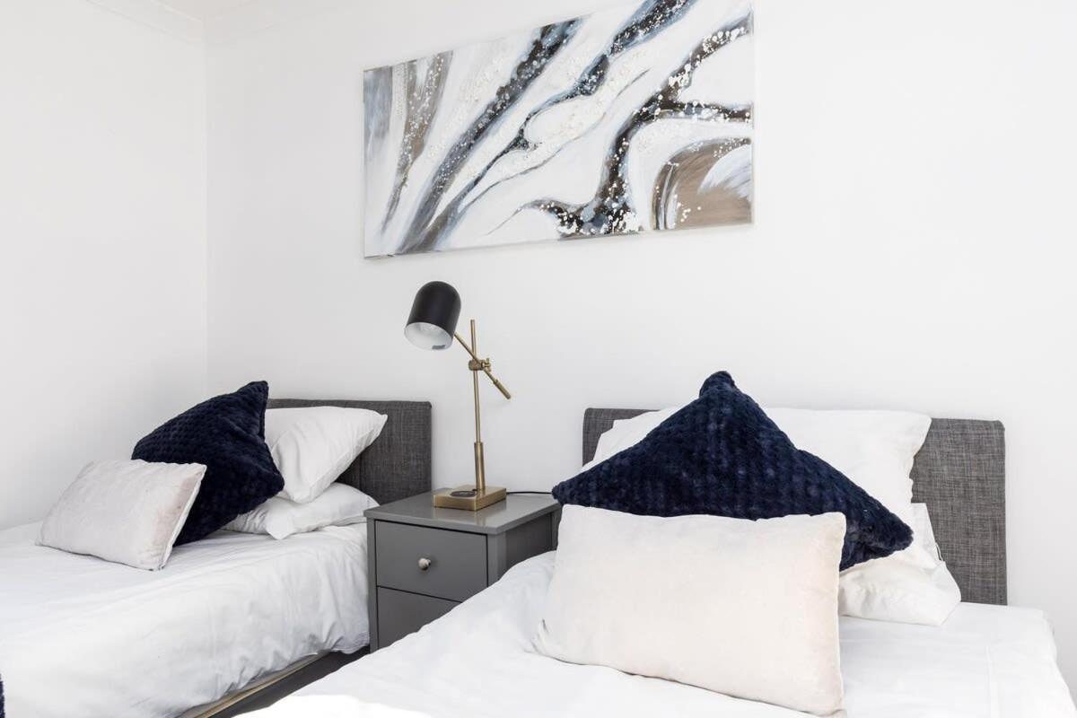 19A The Broadwalk - Cozy 1Br In The Heart Of Crawley Near Gatwick Airport Great For Contractors And Flight Crew Students Villa Ngoại thất bức ảnh