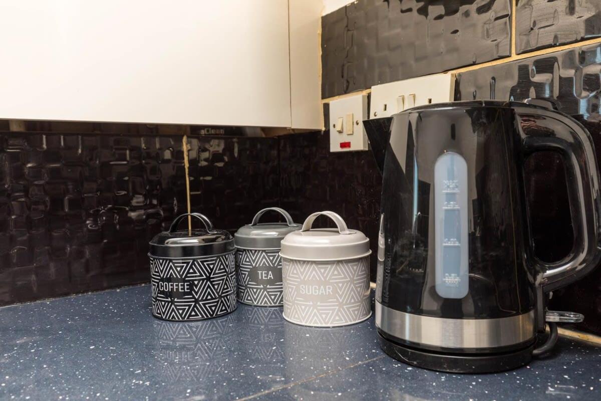 19A The Broadwalk - Cozy 1Br In The Heart Of Crawley Near Gatwick Airport Great For Contractors And Flight Crew Students Villa Ngoại thất bức ảnh