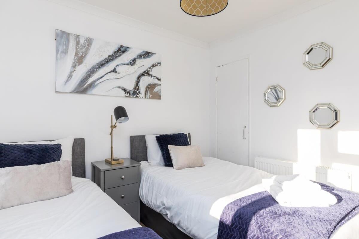19A The Broadwalk - Cozy 1Br In The Heart Of Crawley Near Gatwick Airport Great For Contractors And Flight Crew Students Villa Ngoại thất bức ảnh