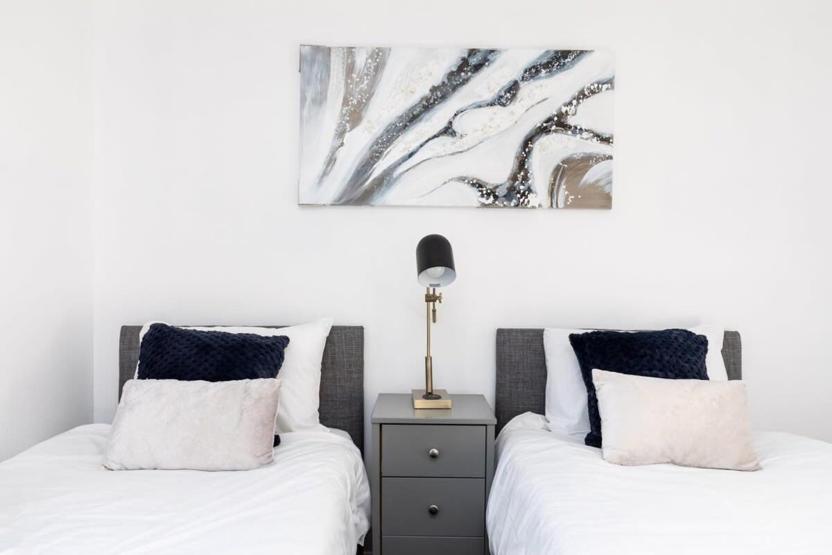 19A The Broadwalk - Cozy 1Br In The Heart Of Crawley Near Gatwick Airport Great For Contractors And Flight Crew Students Villa Ngoại thất bức ảnh