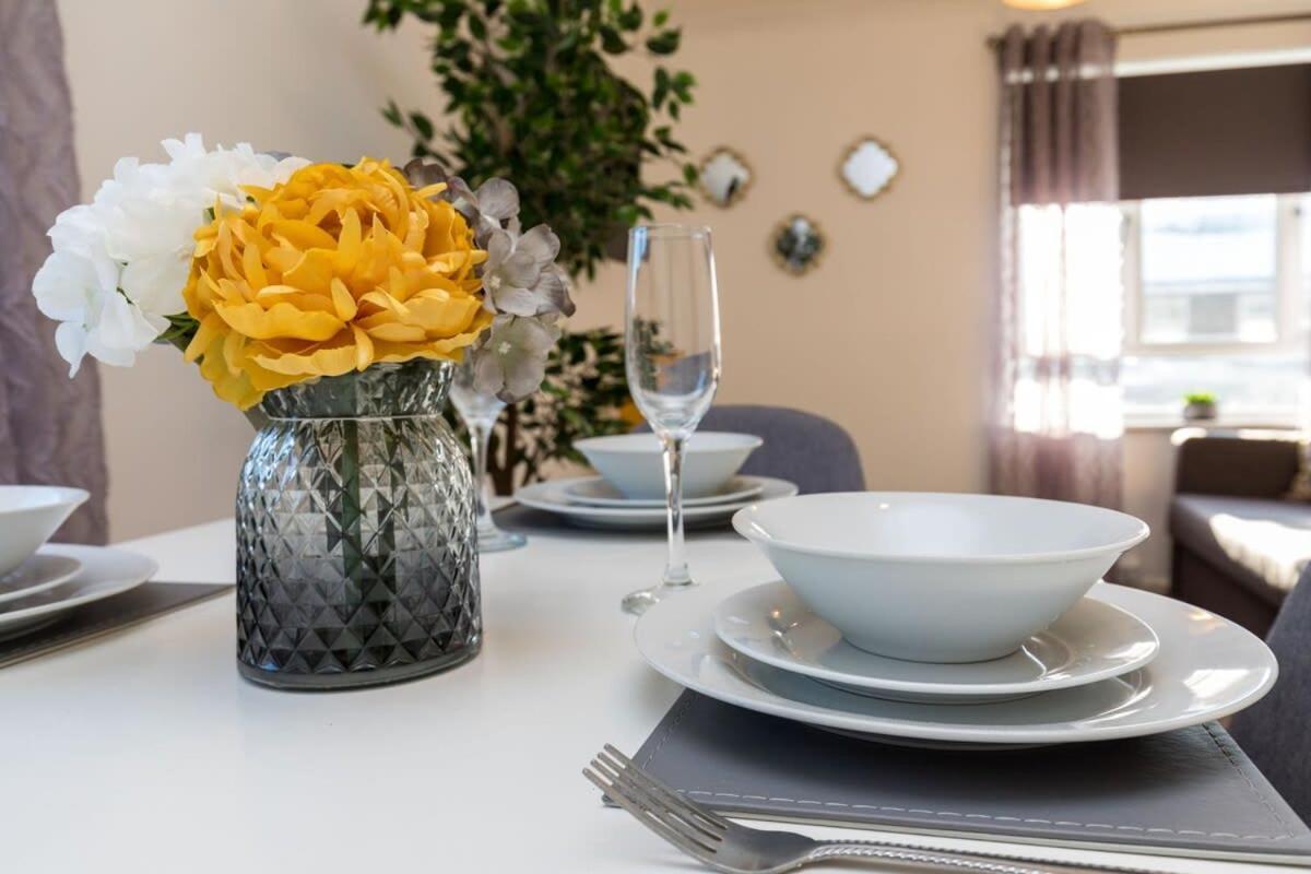 19A The Broadwalk - Cozy 1Br In The Heart Of Crawley Near Gatwick Airport Great For Contractors And Flight Crew Students Villa Ngoại thất bức ảnh